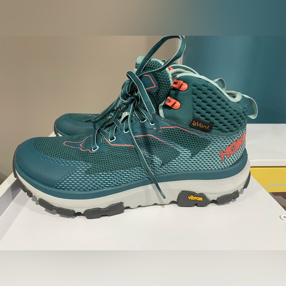 Hoka hiking shoe size 9